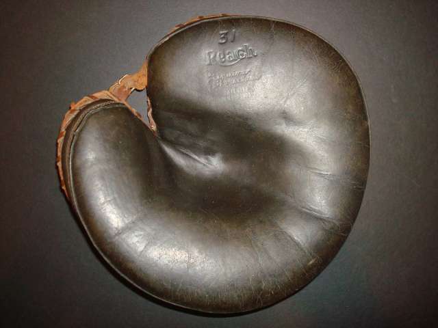 A.J. Reach 31 Catchers Mitt Front